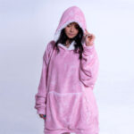 Hoodie Oversize Rosa Trazo Caras - Clover Night Pijamas Térmicas Colombia