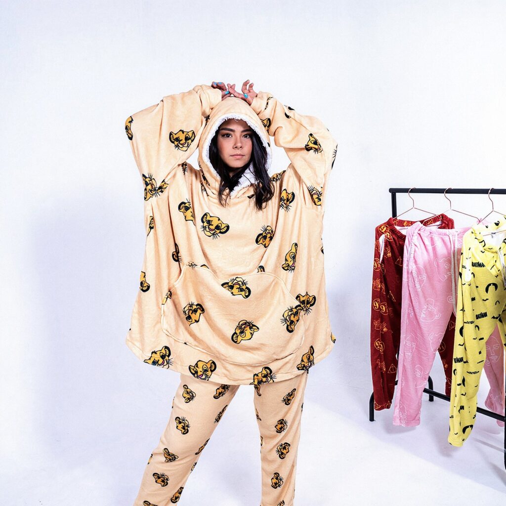 Buzo Oversize + Pantalón Rey león / Pijama Térmica Completa