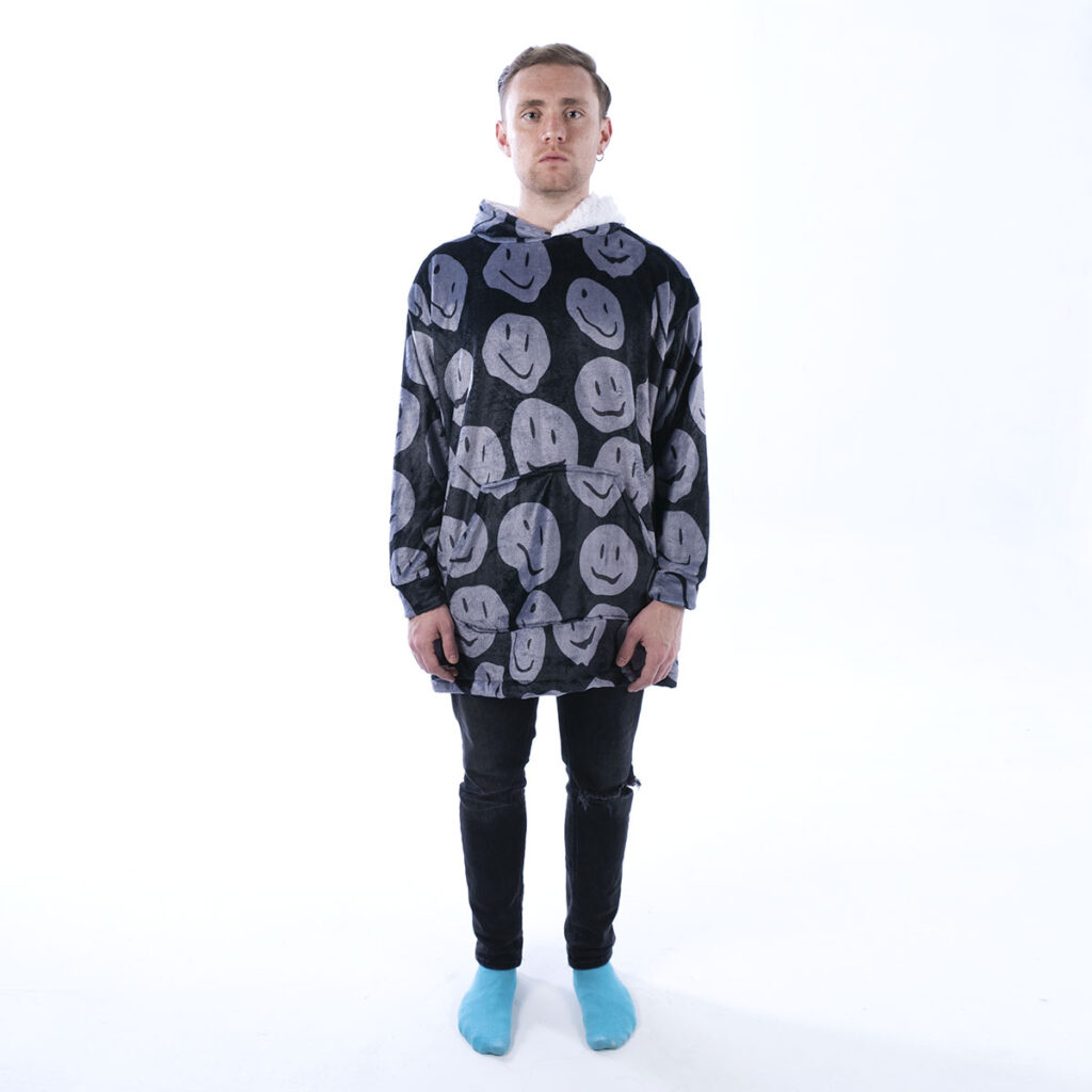 Buzo Oversize Caras Negro – foto 6