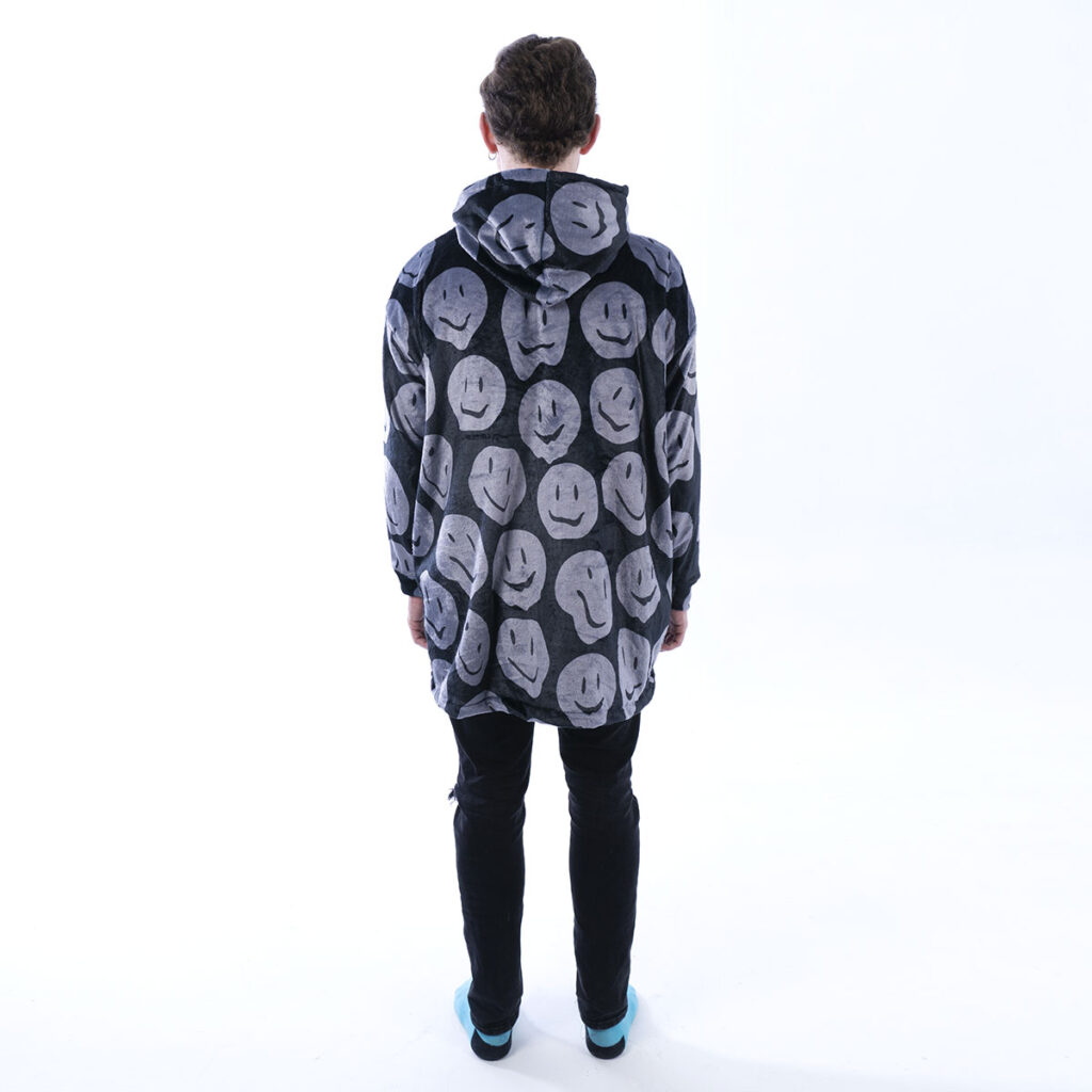 Buzo Oversize Caras Negro – foto 9