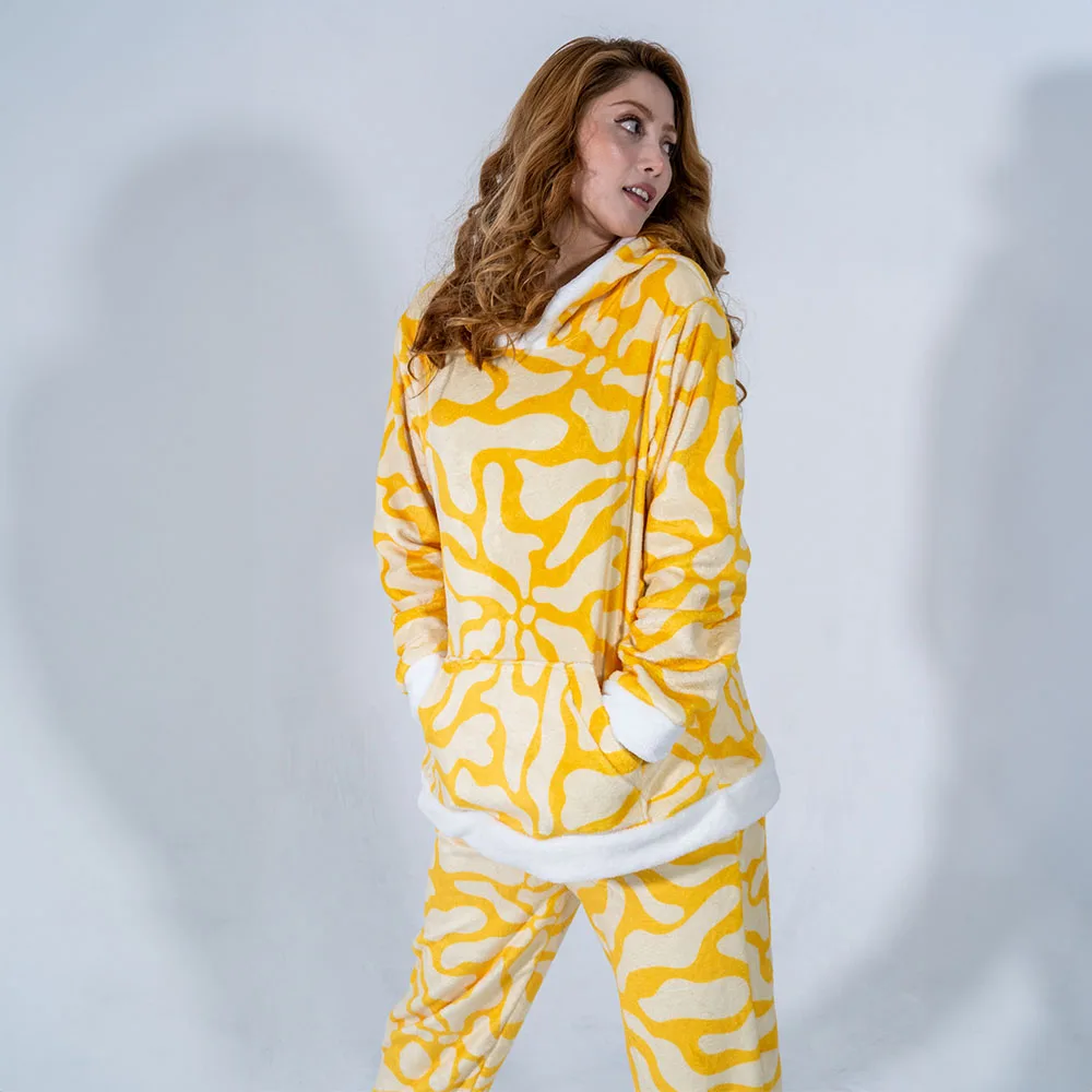 Yellow Abstract Pijama Dos Piezas