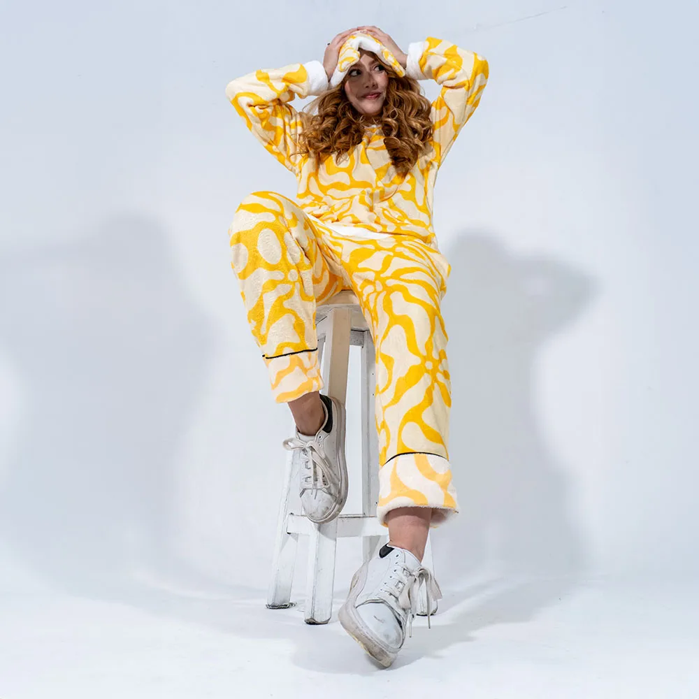 Yellow Abstract Pijama Dos Piezas – foto 10