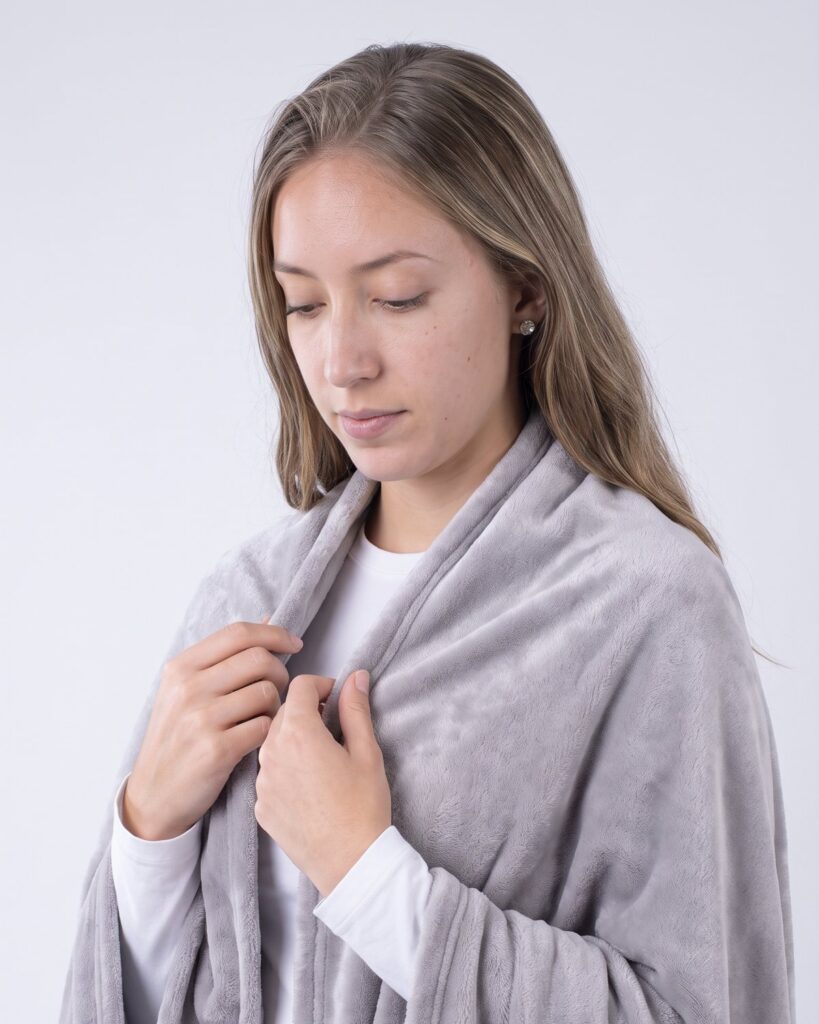 Abrigo Liso Gris – detalle